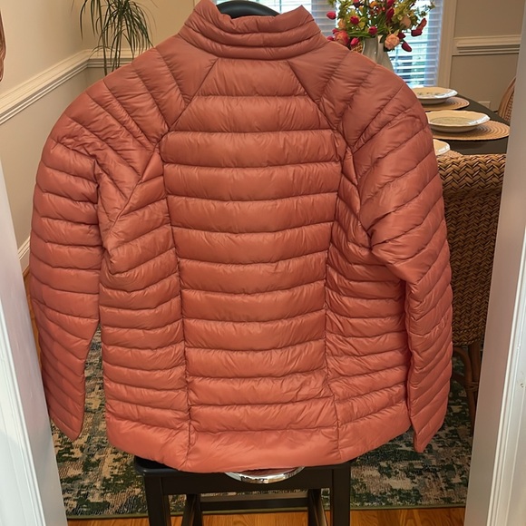 COPY - Women’s Patagonia  Down Sweater Jacket. Full Zip. XL. Burl Red. NWT - Picture 4 of 8
